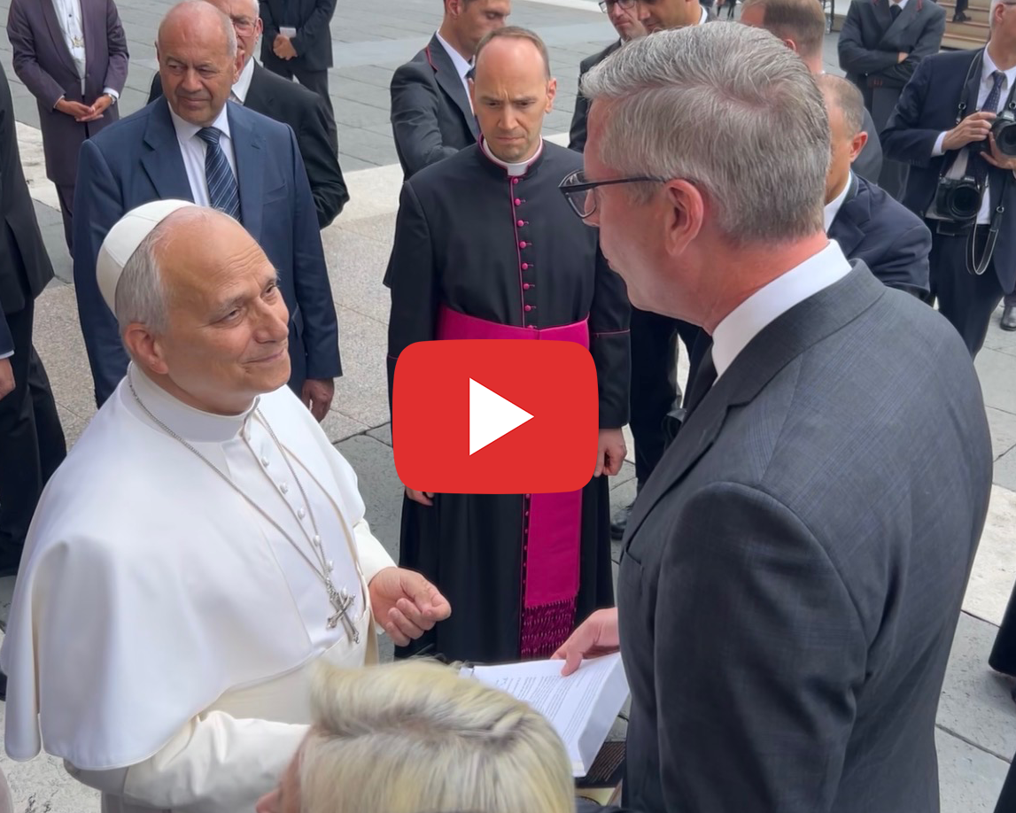 Video: Treasurer Frerichs meets Pope Leo the 14th as other people watch